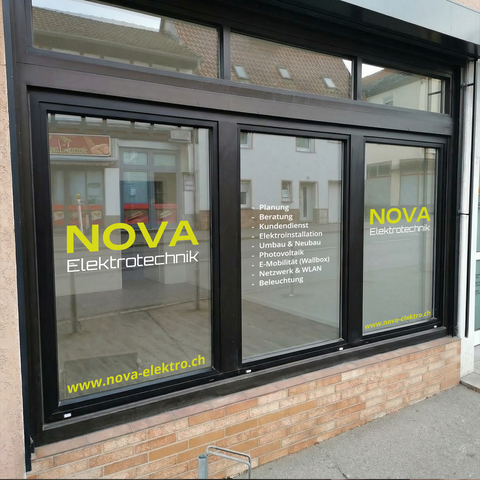 Glasbeschriftung Klebebuchstaben